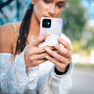 Handyhülle mit glänzender oder matter Oberfläche und vollflächigem rundum Druck. Individuelle Anpassung und schlankes Design vereinen optimalen Schutz und Persönlichkeit.