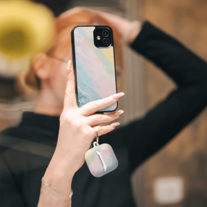 Handyhülle aus robustem, schwarzem TPU-Material und hochwertigem HD-Druck. Individuelle Anpassung und angenehme Handhabung vereinen optimalen Schutz und Persönlichkeit.