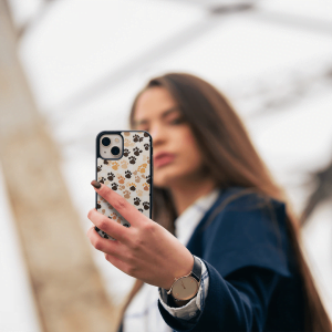 Handyhülle aus robustem, schwarzem TPU-Material und hochwertigem HD-Druck. Individuelle Anpassung und angenehme Handhabung vereinen optimalen Schutz und Persönlichkeit.