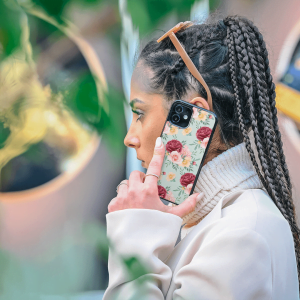 Handyhülle aus robustem, schwarzem TPU-Material und hochwertigem HD-Druck. Individuelle Anpassung und angenehme Handhabung vereinen optimalen Schutz und Persönlichkeit.