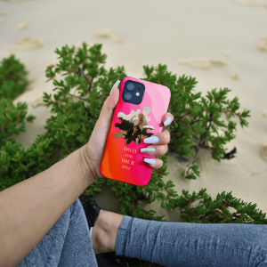 Handyhülle mit glänzender oder matter Oberfläche und vollflächigem rundum Druck. Individuelle Anpassung und schlankes Design vereinen optimalen Schutz und Persönlichkeit.