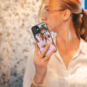 Handyhülle aus robustem, schwarzem TPU-Material und hochwertigem HD-Druck. Individuelle Anpassung und angenehme Handhabung vereinen optimalen Schutz und Persönlichkeit.