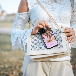 Handyhülle aus robustem, schwarzem TPU-Material und hochwertigem HD-Druck. Individuelle Anpassung und angenehme Handhabung vereinen optimalen Schutz und Persönlichkeit.