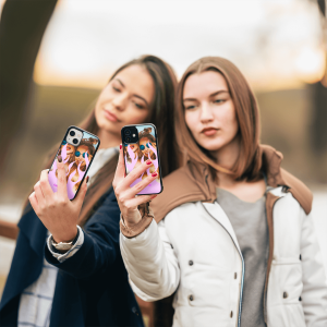 Handyhülle aus robustem, schwarzem TPU-Material und hochwertigem HD-Druck. Individuelle Anpassung und angenehme Handhabung vereinen optimalen Schutz und Persönlichkeit.