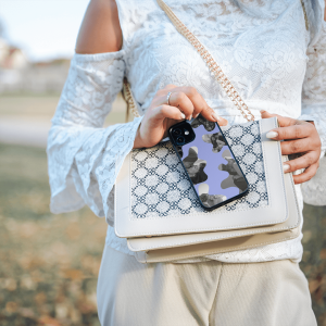 Handyhülle aus robustem, schwarzem TPU-Material und hochwertigem HD-Druck. Individuelle Anpassung und angenehme Handhabung vereinen optimalen Schutz und Persönlichkeit.