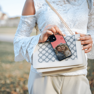 Handyhülle aus robustem, schwarzem TPU-Material und hochwertigem HD-Druck. Individuelle Anpassung und angenehme Handhabung vereinen optimalen Schutz und Persönlichkeit.