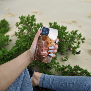 Handyhülle mit glänzender oder matter Oberfläche und vollflächigem rundum Druck. Individuelle Anpassung und schlankes Design vereinen optimalen Schutz und Persönlichkeit.