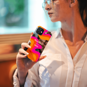 Handyhülle mit glänzender oder matter Oberfläche und vollflächigem rundum Druck. Individuelle Anpassung und schlankes Design vereinen optimalen Schutz und Persönlichkeit.