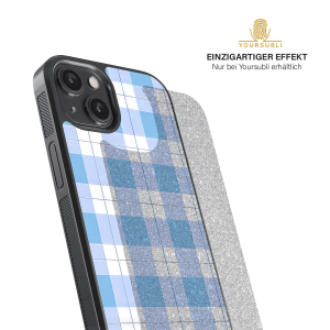 Exklusive Handyhülle aus robustem schwarzem Material, ergänzt durch hochwertige metallisierte Untergründe. Individuelle Anpassung und die angenehme Handhabung bieten sowohl optimalen Schutz als auch Einzigartigkeit.