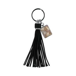 Quastenanhänger als einzigartige Kreation aus schwarzem Kunstleder und einem verchromten rechteckigen Anhänger ist nicht nur ein praktisches Accessoire, sondern auch ein stilvolles Statement für deinen persönlichen Stil.