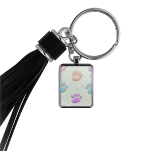 Quastenanhänger als einzigartige Kreation aus schwarzem Kunstleder und einem verchromten rechteckigen Anhänger ist nicht nur ein praktisches Accessoire, sondern auch ein stilvolles Statement für deinen persönlichen Stil.